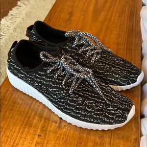 never worn black and white shoes